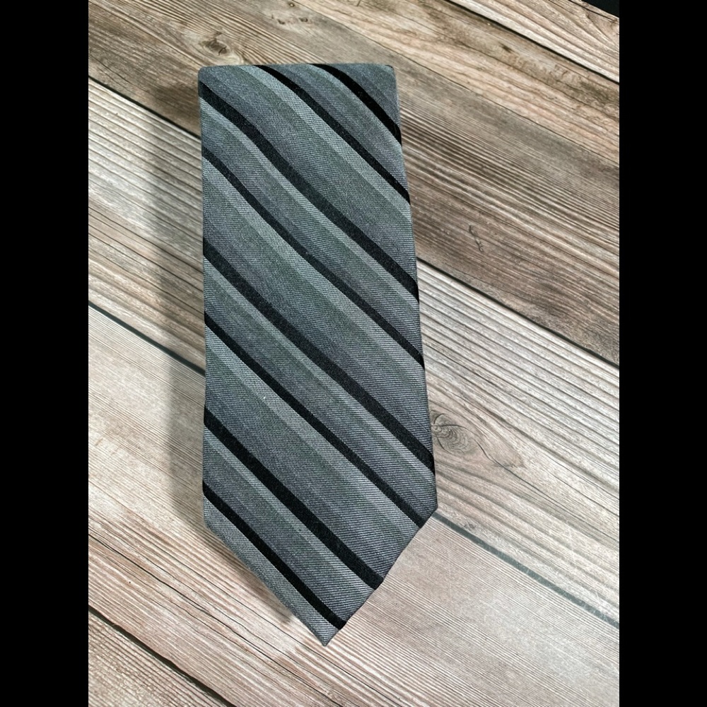 Kenneth Cole Awearness Black Gray Silver Striped Tie
